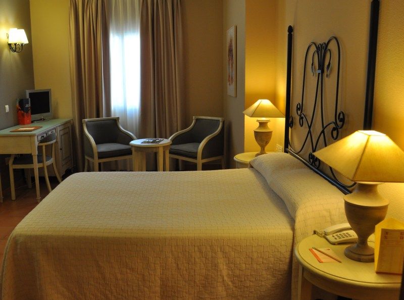 Alborán Hotel